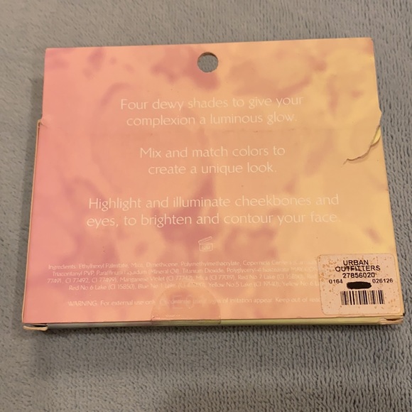 🍩Brand new DEWY PALETTE by URBAN OUTFITTERS - Picture 7 of 7